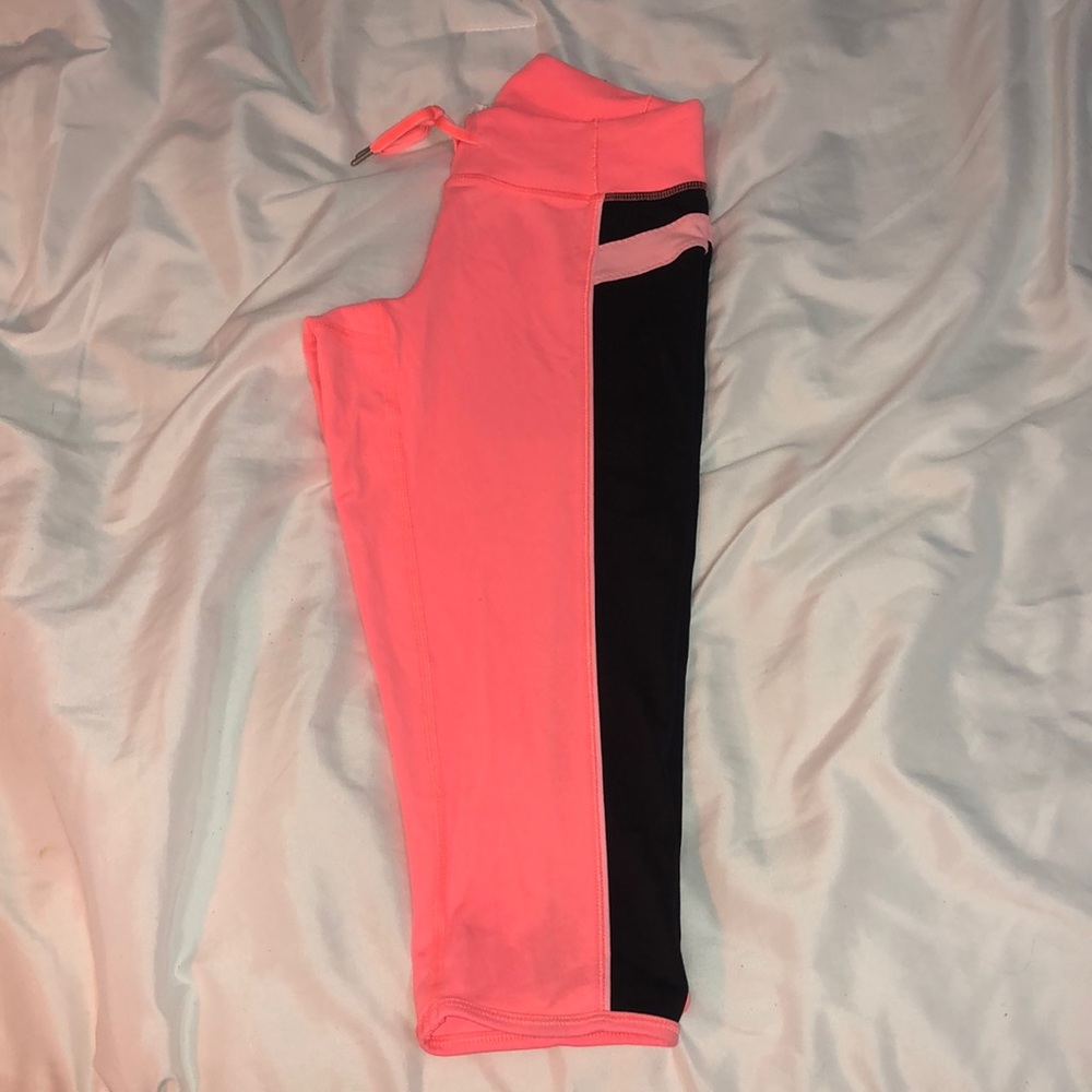 Pink and Black Lululemom Capris🦋